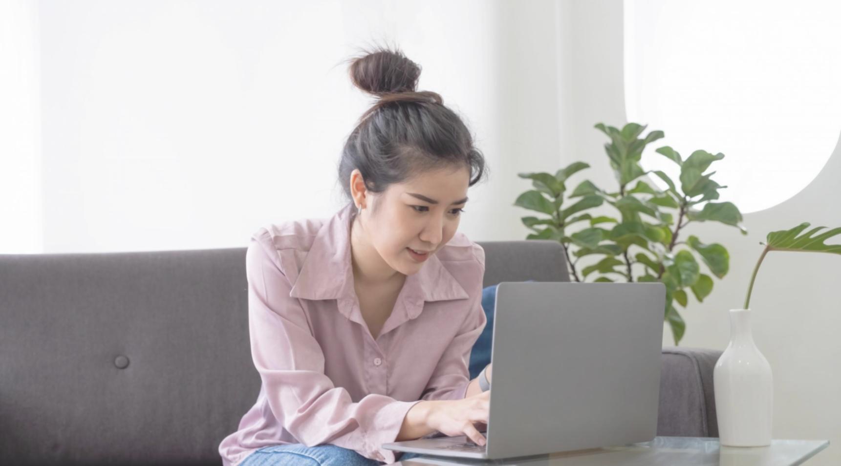 Équipe Plexvagency travaillant sur l'analyse de données financières